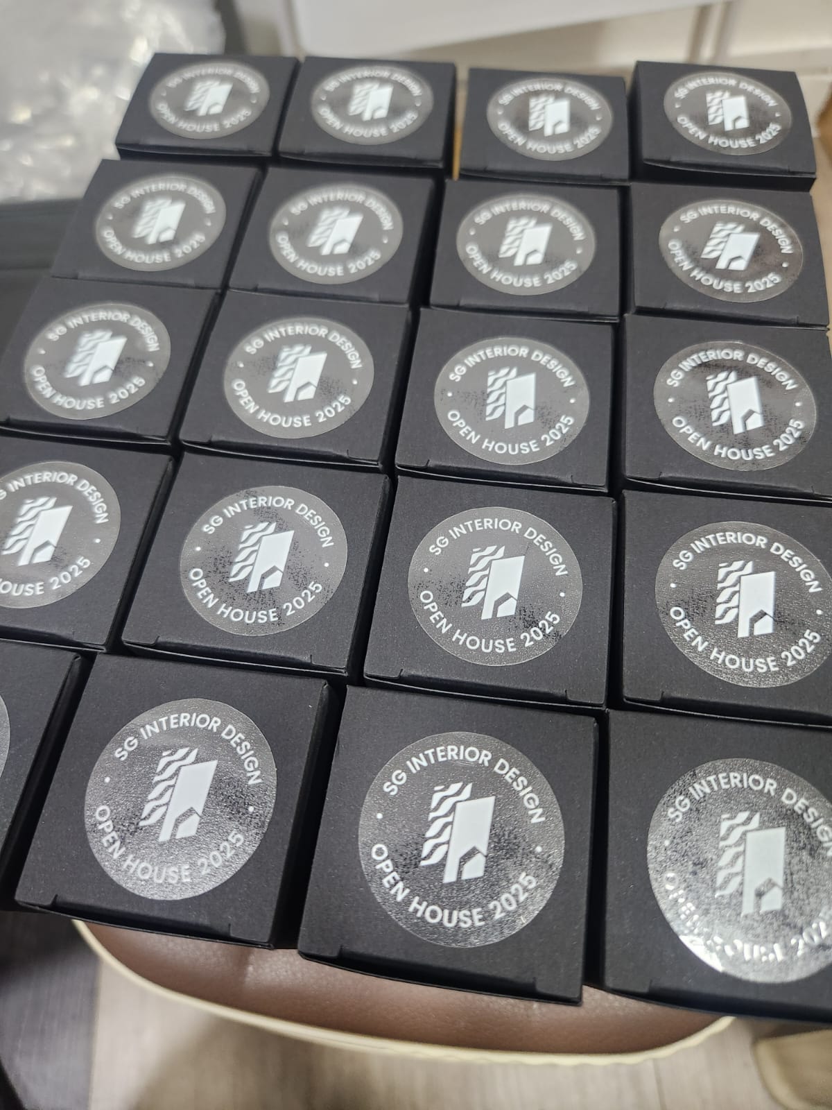 Customised gifts (Corporate | Wedding | Events)